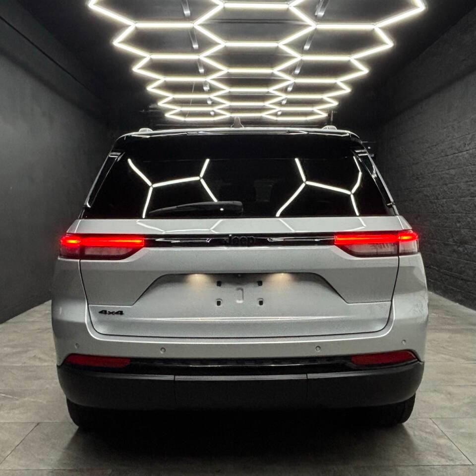 2023 Jeep Grand Cherokee Laredo 4x4 4dr SUV
