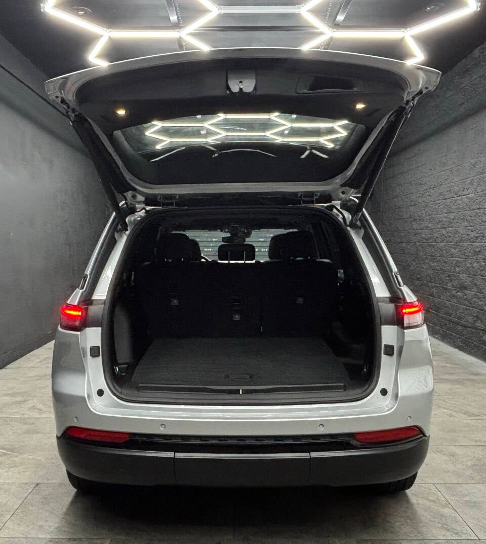 2023 Jeep Grand Cherokee Laredo 4x4 4dr SUV