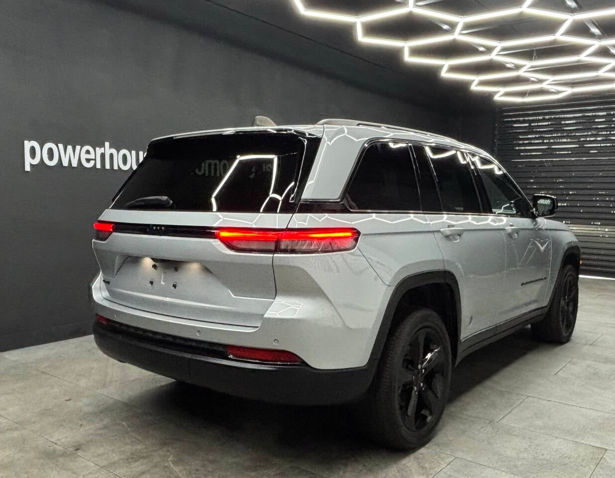 2023 Jeep Grand Cherokee Laredo 4x4 4dr SUV