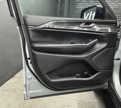 2023 Jeep Grand Cherokee Laredo 4x4 4dr SUV