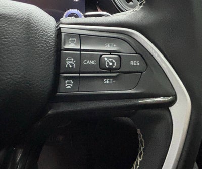 2023 Jeep Grand Cherokee Laredo 4x4 4dr SUV