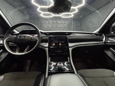 2023 Jeep Grand Cherokee Laredo 4x4 4dr SUV