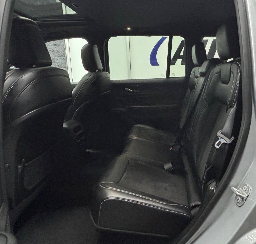 2023 Jeep Grand Cherokee Laredo 4x4 4dr SUV