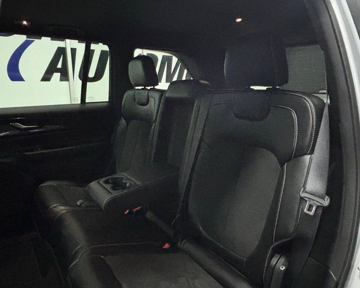 2023 Jeep Grand Cherokee Laredo 4x4 4dr SUV