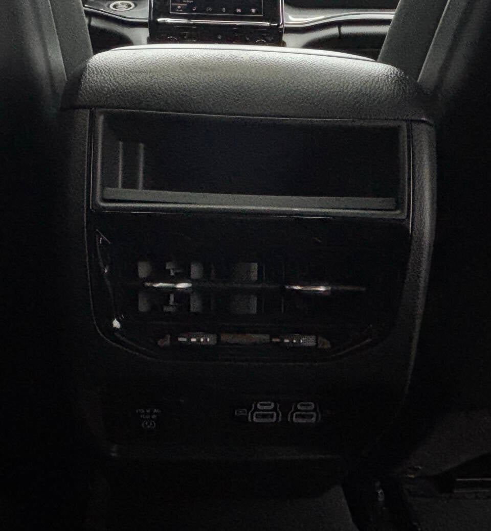2023 Jeep Grand Cherokee Laredo 4x4 4dr SUV