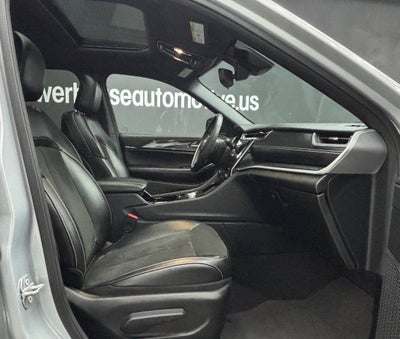 2023 Jeep Grand Cherokee Laredo 4x4 4dr SUV