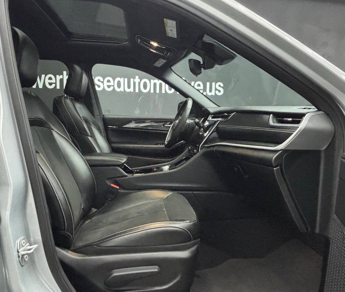 2023 Jeep Grand Cherokee Laredo 4x4 4dr SUV