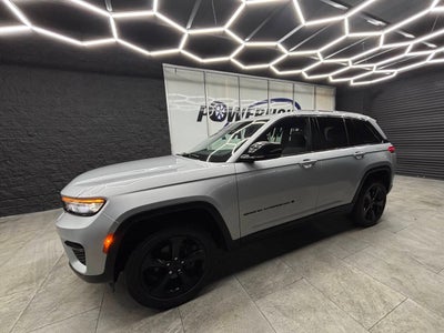 2023 Jeep Grand Cherokee Laredo 4x4 4dr SUV