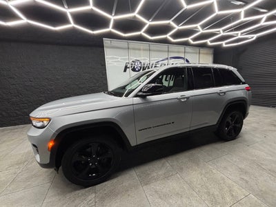 2023 Jeep Grand Cherokee Laredo 4x4 4dr SUV
