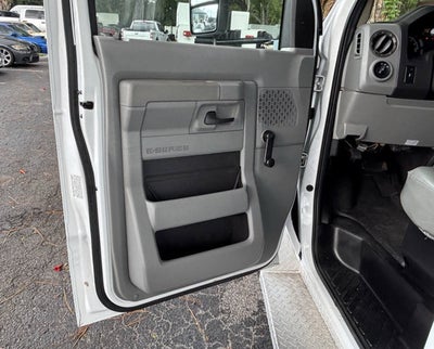 2009 Ford Econoline Commercial Cutaway E 450 SD 2dr Commercial/Cutaway/Chassis 158 176 in. WB