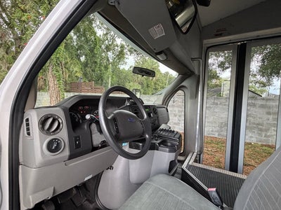 2009 Ford Econoline Commercial Cutaway E 450 SD 2dr Commercial/Cutaway/Chassis 158 176 in. WB