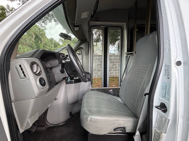 2009 Ford Econoline Commercial Cutaway E 450 SD 2dr Commercial/Cutaway/Chassis 158 176 in. WB