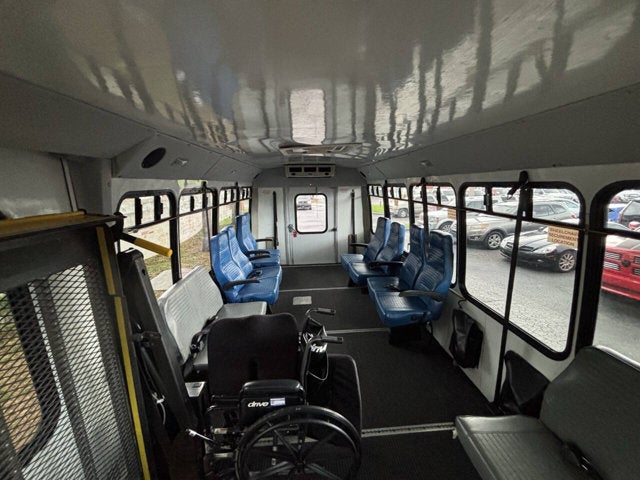 2009 Ford Econoline Commercial Cutaway E 450 SD 2dr Commercial/Cutaway/Chassis 158 176 in. WB