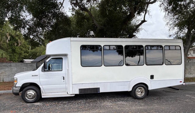 2009 Ford Econoline Commercial Cutaway E 450 SD 2dr Commercial/Cutaway/Chassis 158 176 in. WB