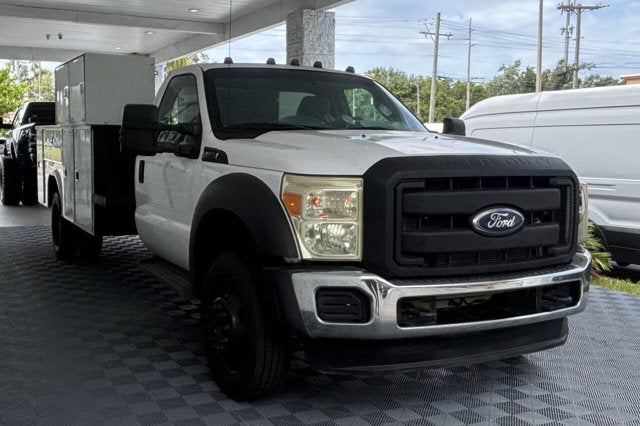 2011 Ford Super Duty F-550 DRW 4X2 2dr Regular Cab 140.8 200.8 in. WB