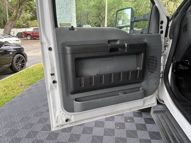2011 Ford Super Duty F-550 DRW 4X2 2dr Regular Cab 140.8 200.8 in. WB