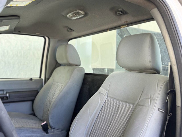 2011 Ford Super Duty F-550 DRW 4X2 2dr Regular Cab 140.8 200.8 in. WB