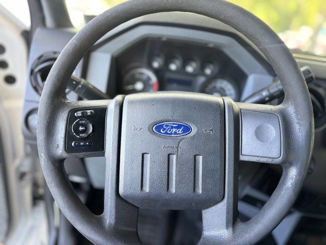 2011 Ford Super Duty F-550 DRW 4X2 2dr Regular Cab 140.8 200.8 in. WB