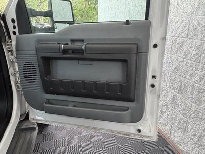 2011 Ford Super Duty F-550 DRW 4X2 2dr Regular Cab 140.8 200.8 in. WB