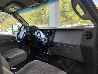 2011 Ford Super Duty F-550 DRW 4X2 2dr Regular Cab 140.8 200.8 in. WB