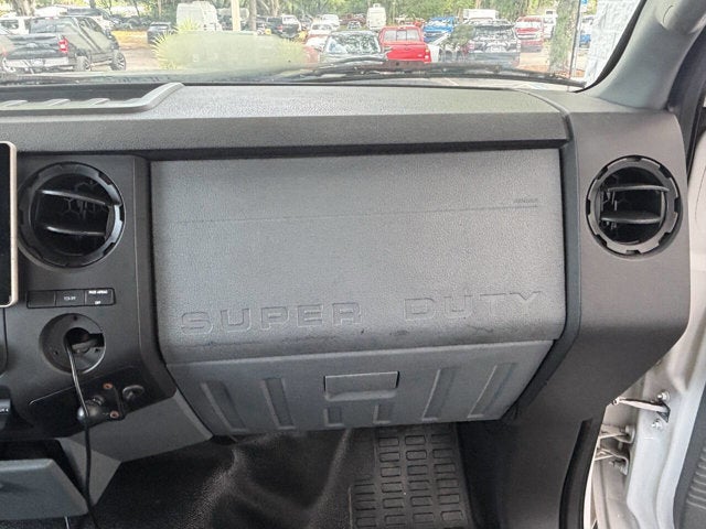 2011 Ford Super Duty F-550 DRW 4X2 2dr Regular Cab 140.8 200.8 in. WB