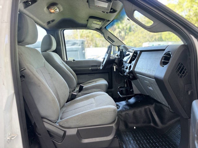 2011 Ford Super Duty F-550 DRW 4X2 2dr Regular Cab 140.8 200.8 in. WB