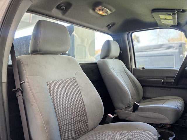 2011 Ford Super Duty F-550 DRW 4X2 2dr Regular Cab 140.8 200.8 in. WB