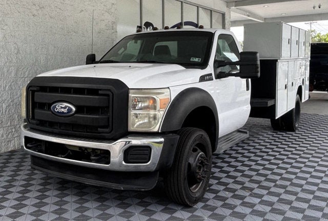 2011 Ford Super Duty F-550 DRW 4X2 2dr Regular Cab 140.8 200.8 in. WB