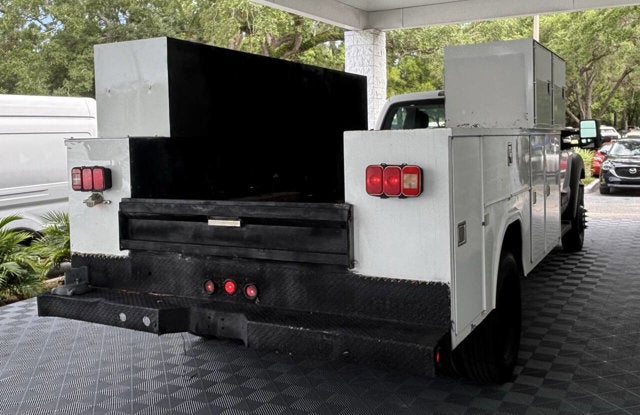 2011 Ford Super Duty F-550 DRW 4X2 2dr Regular Cab 140.8 200.8 in. WB