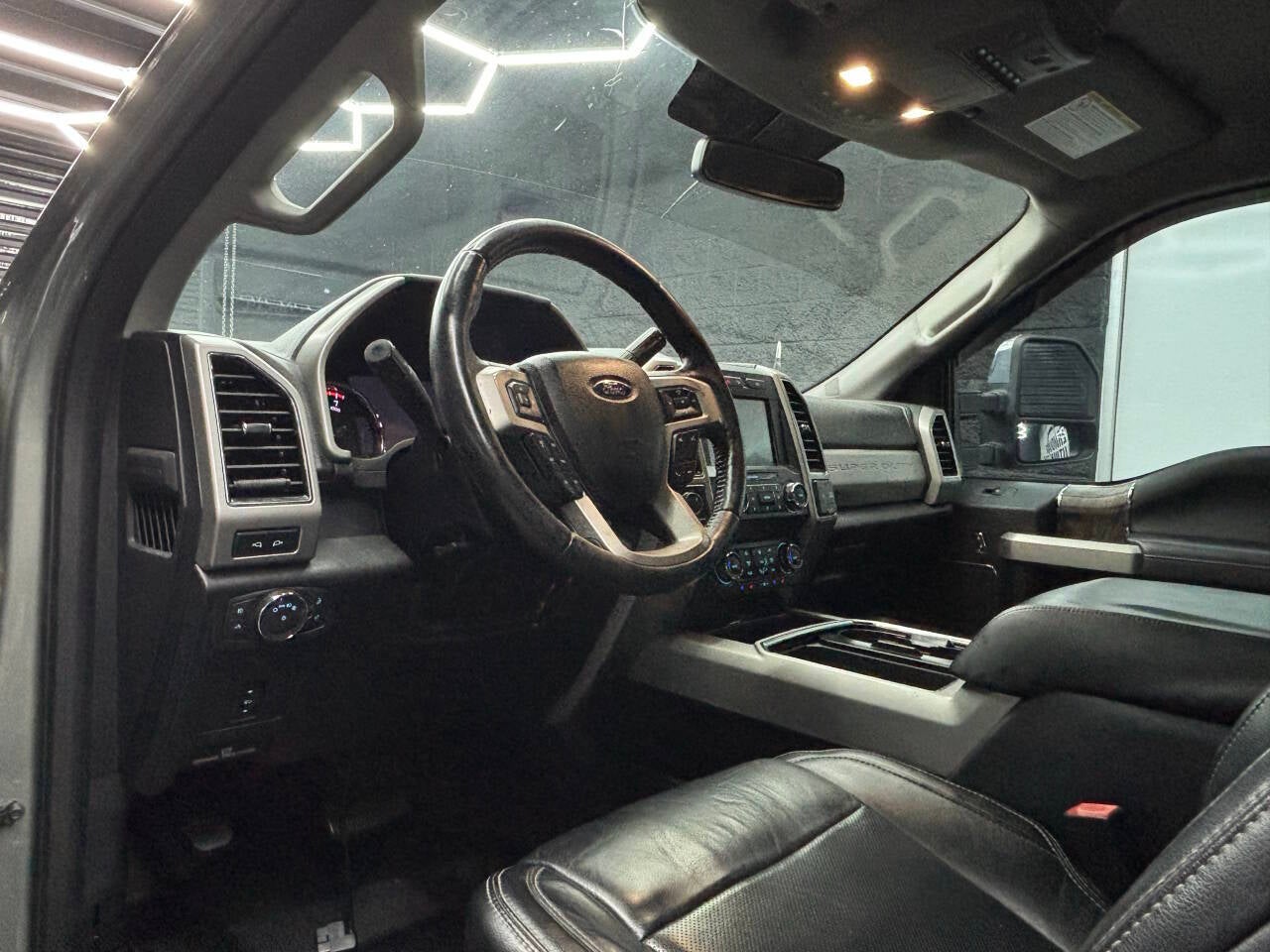 2019 Ford F-250 Super Duty Lariat 4x4 4dr Crew Cab 6.8 ft. SB Pickup