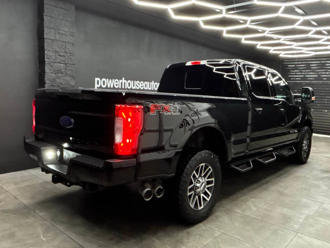 2017 Ford F-250 Super Duty Lariat 4x4 4dr Crew Cab 6.8 ft. SB Pickup
