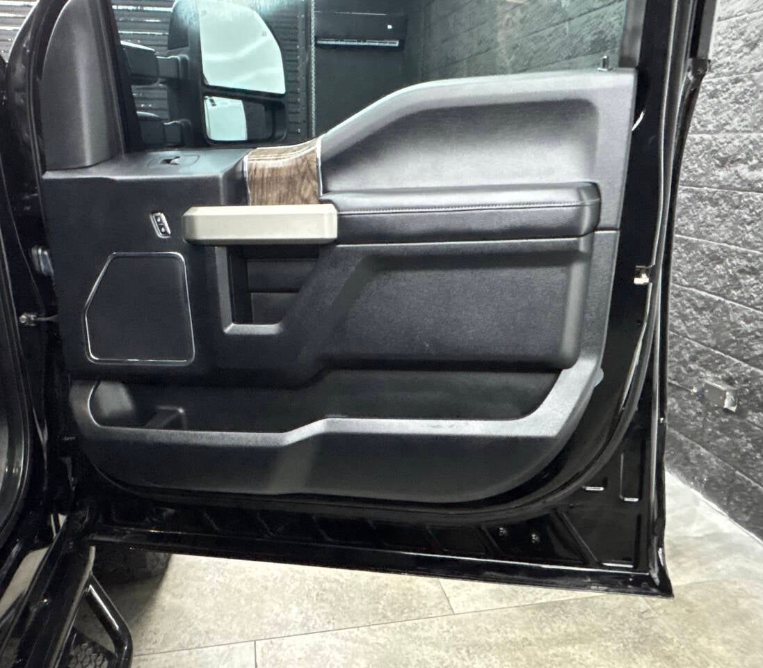 2017 Ford F-250 Super Duty Lariat 4x4 4dr Crew Cab 6.8 ft. SB Pickup