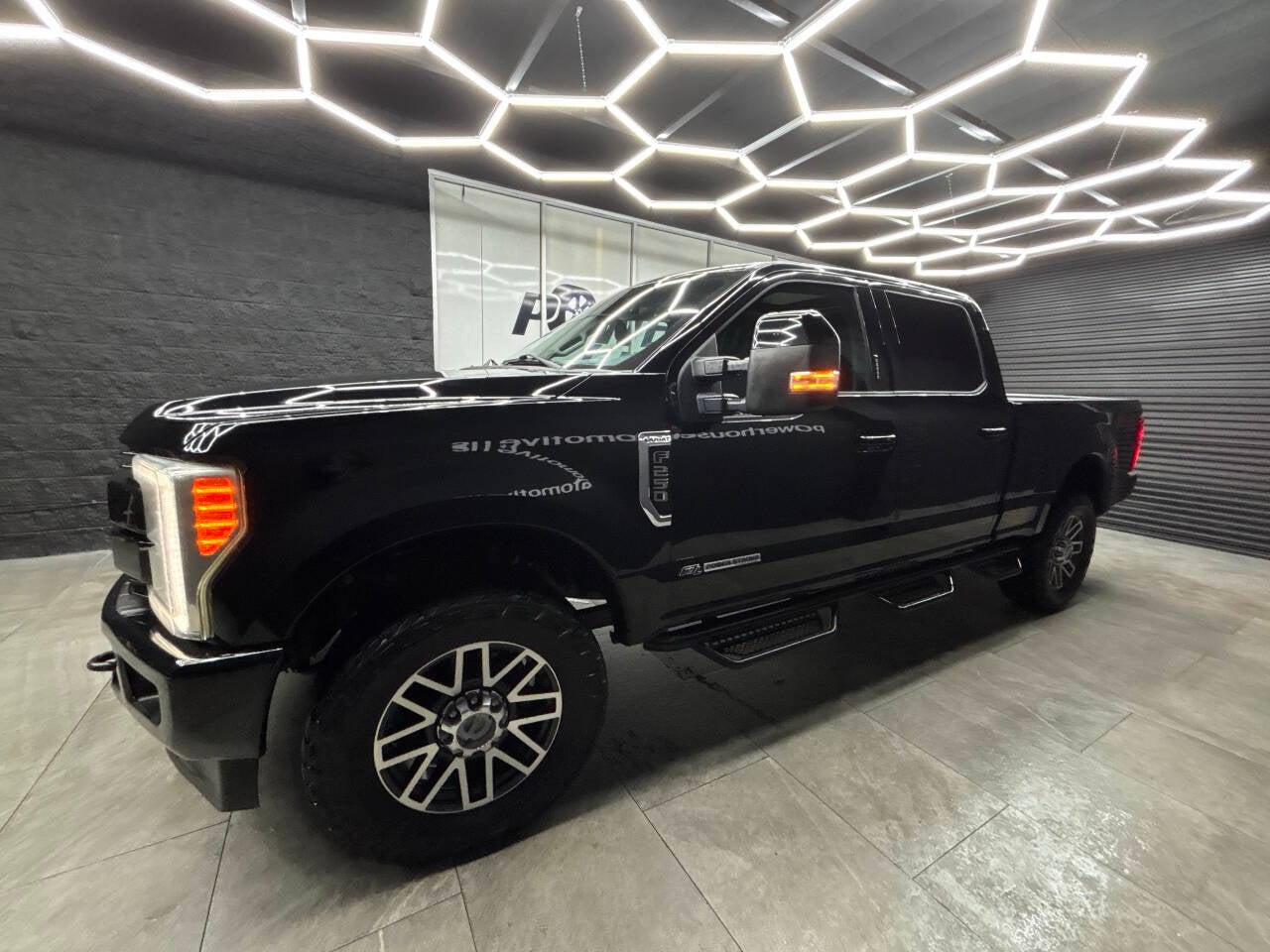 2017 Ford F-250 Super Duty Lariat 4x4 4dr Crew Cab 6.8 ft. SB Pickup