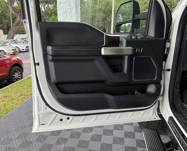 2022 Ford Super Duty F-250 SRW Lariat 4x4 4dr Crew Cab 6.8 ft. SB Pickup