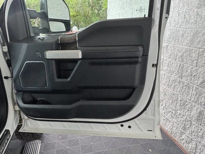 2022 Ford Super Duty F-250 SRW Lariat 4x4 4dr Crew Cab 6.8 ft. SB Pickup