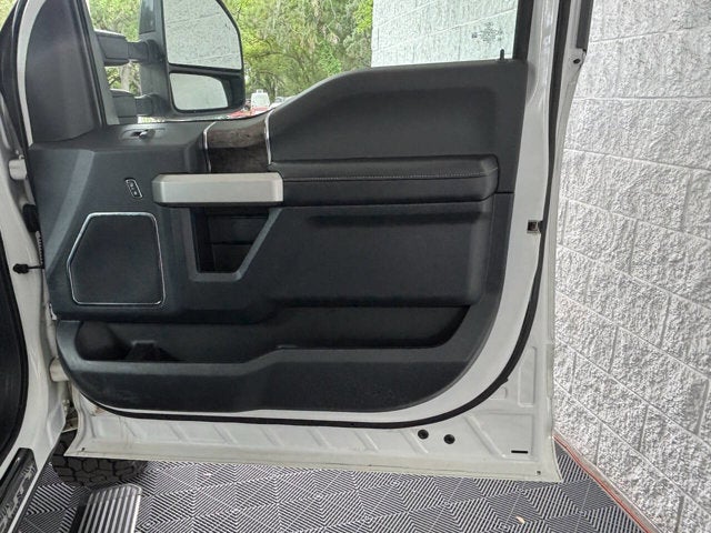 2022 Ford Super Duty F-250 SRW Lariat 4x4 4dr Crew Cab 6.8 ft. SB Pickup