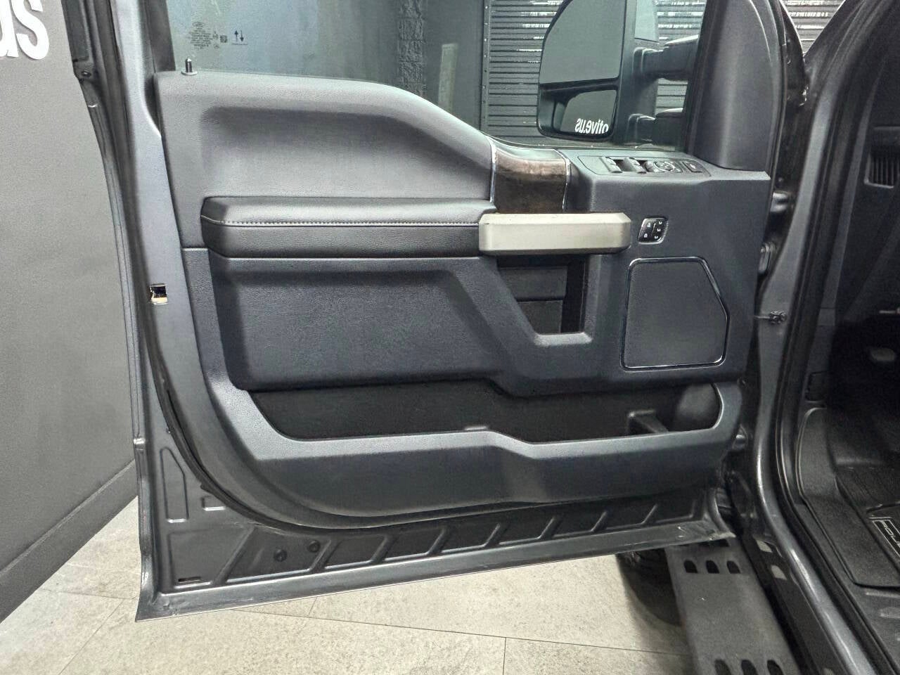 2022 Ford F-250 Super Duty Platinum 4x4 4dr Crew Cab 6.8 ft. SB Pickup