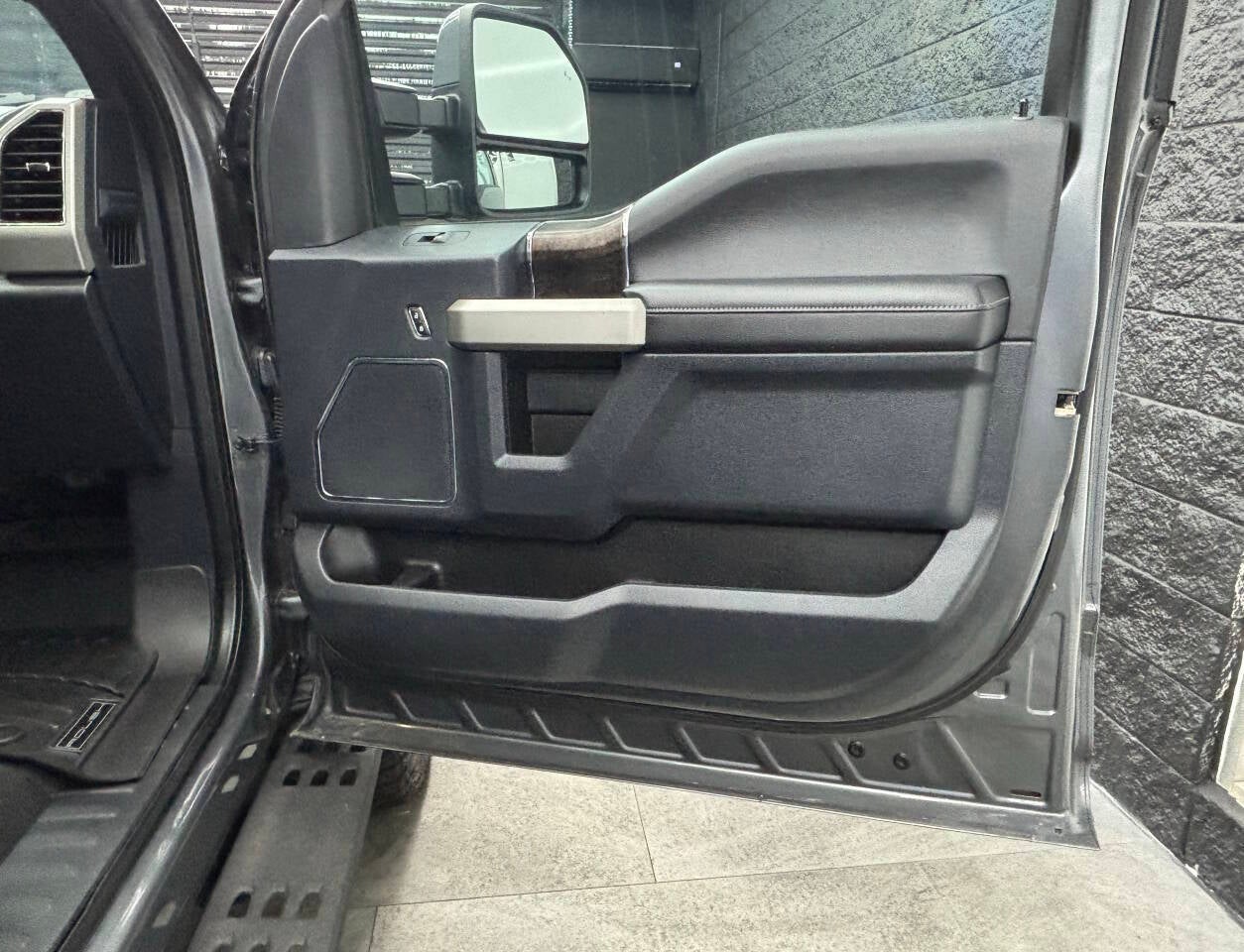 2022 Ford F-250 Super Duty Platinum 4x4 4dr Crew Cab 6.8 ft. SB Pickup