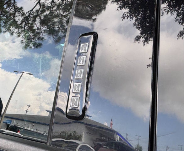 2021 Ford Super Duty F-250 SRW Lariat 4x4 4dr Crew Cab 6.8 ft. SB Pickup