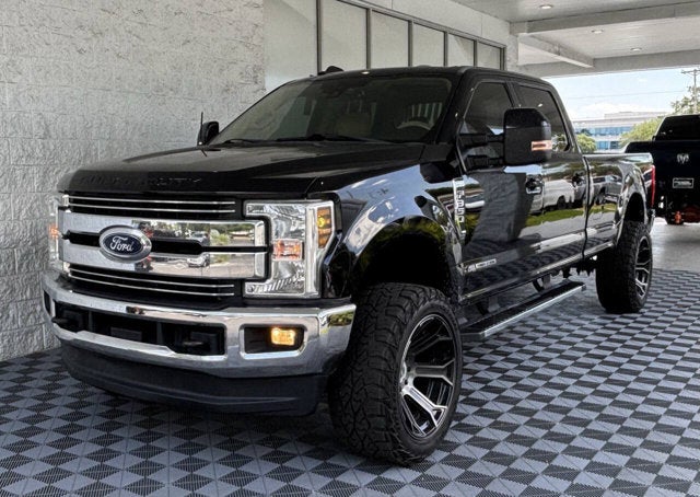 2017 Ford Super Duty F-350 SRW Lariat 4x4 4dr Crew Cab 8 ft. LB SRW Pickup