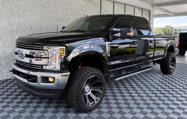 2017 Ford Super Duty F-350 SRW Lariat 4x4 4dr Crew Cab 8 ft. LB SRW Pickup