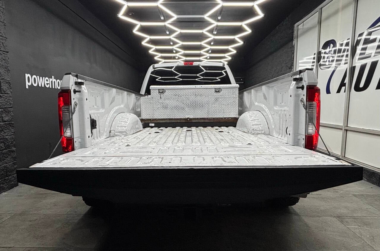 2019 Ford F-350 Super Duty XLT 4x4 4dr Crew Cab 8 ft. LB DRW Pickup