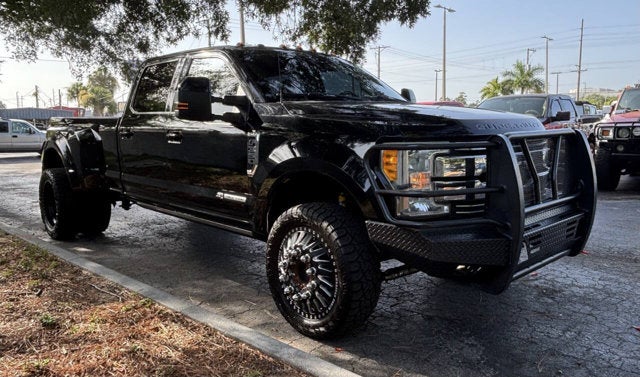 2017 Ford Super Duty F-350 DRW Lariat 4x4 4dr Crew Cab 8 ft. LB DRW Pickup