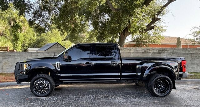 2017 Ford Super Duty F-350 DRW Lariat 4x4 4dr Crew Cab 8 ft. LB DRW Pickup