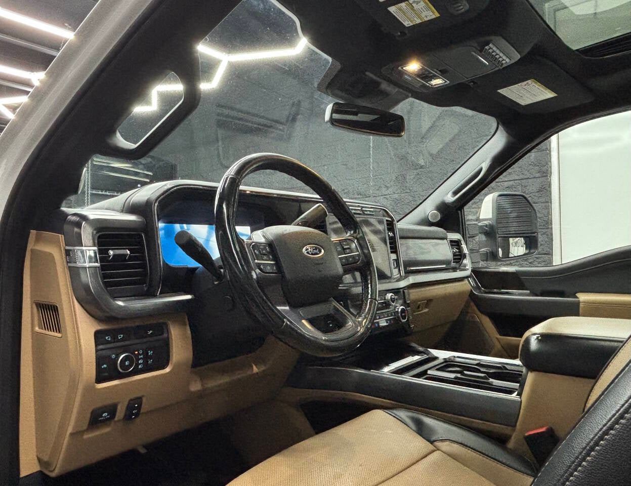 2023 Ford F-350 Super Duty Lariat 4x4 4dr Crew Cab 8 ft. LB DRW Pickup