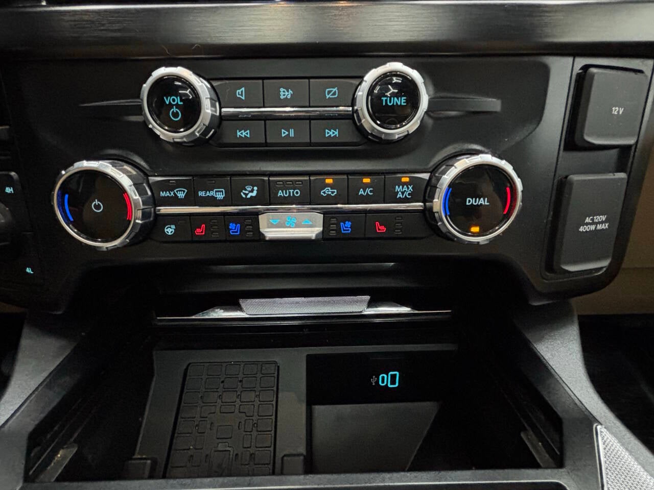 2023 Ford F-350 Super Duty Lariat 4x4 4dr Crew Cab 8 ft. LB DRW Pickup