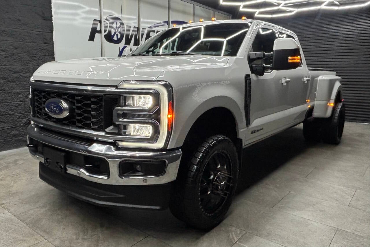 2023 Ford F-350 Super Duty Lariat 4x4 4dr Crew Cab 8 ft. LB DRW Pickup