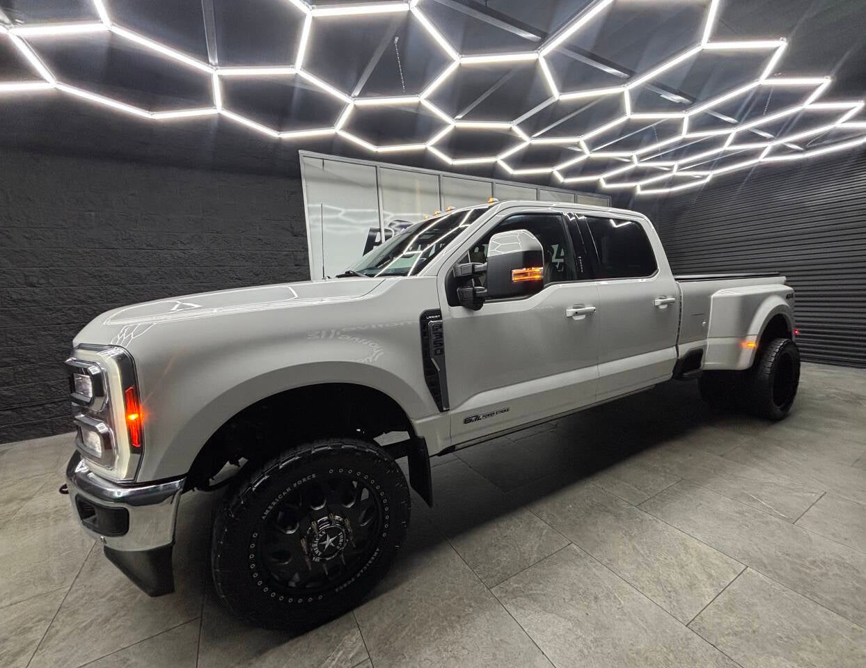 2023 Ford F-350 Super Duty Lariat 4x4 4dr Crew Cab 8 ft. LB DRW Pickup