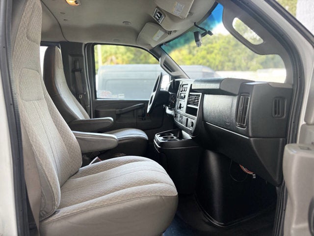 2018 GMC Savana Passenger LT
