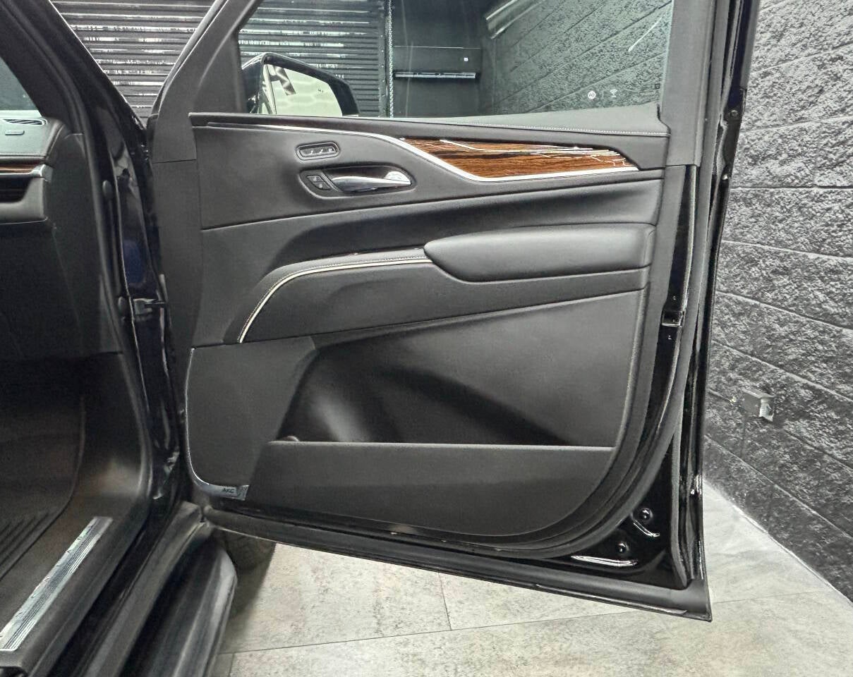 2022 Cadillac Escalade Premium Luxury 4dr SUV